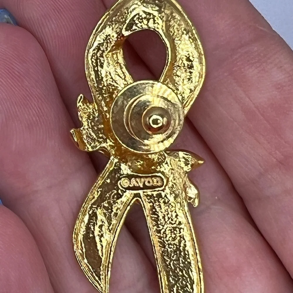 AVON Breast Cancer‎ Awareness Pin - Picture 5 of 5